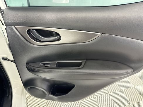 Used 2021 Nissan Rogue Sport S image 26