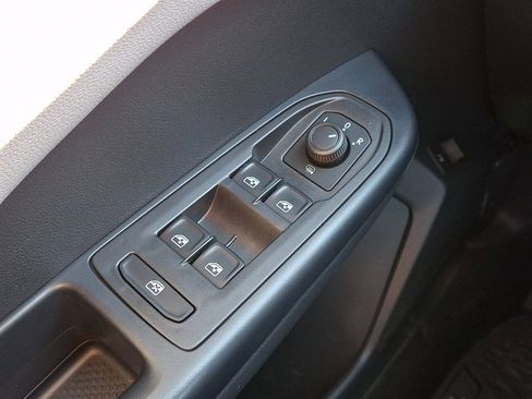 Used 2024 Volkswagen Taos SE image 25