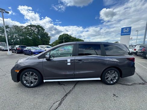 New 2026 Honda Odyssey Touring image 3
