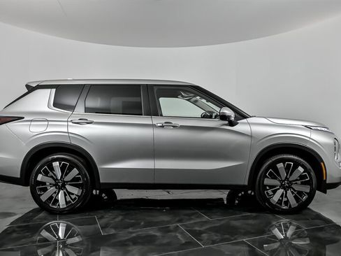New 2025 Mitsubishi Outlander SE AWD/4WD image 9