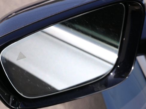 Used 2021 BMW 330i xDrive Sedan w/ Driving Assistance Package image 15