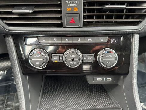 Used 2024 Volkswagen Jetta SE FWD image 25