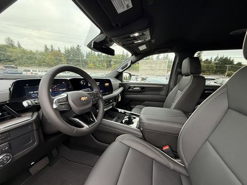 New 2025 Chevrolet Suburban Premier image 18