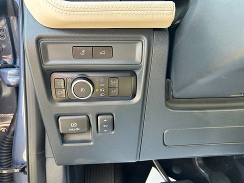 Used 2023 Ford Expedition Platinum AWD/4WD image 31