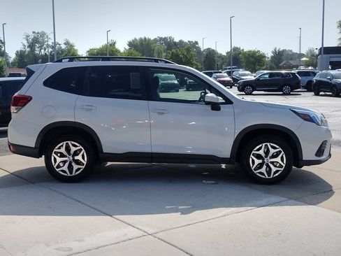 Used 2022 Subaru Forester Premium AWD/4WD image 16