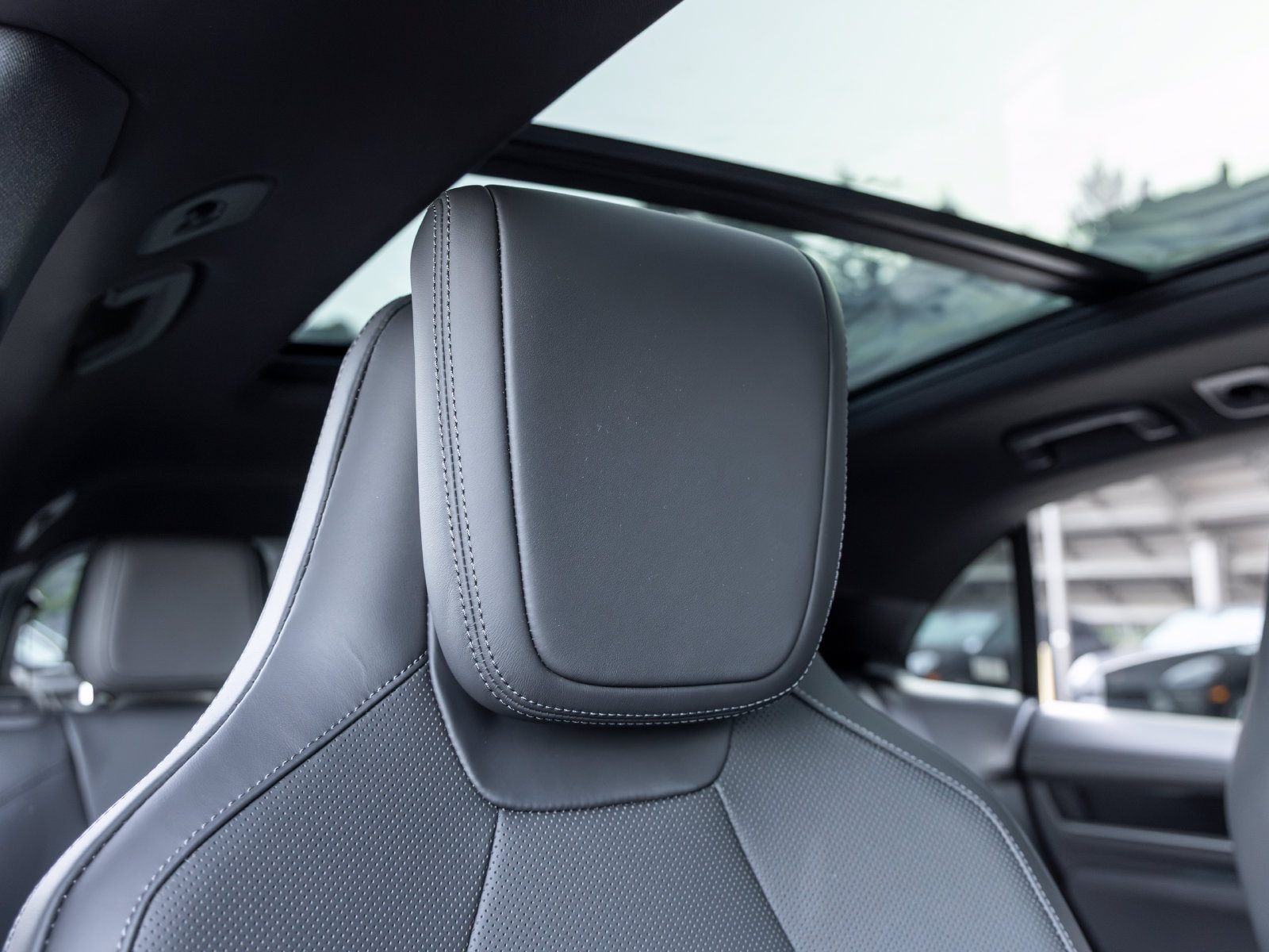 Certified 2025 Porsche Macan 4S Electric AWD/4WD image 64