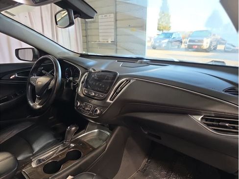 Used 2017 Chevrolet Malibu Premier image 11