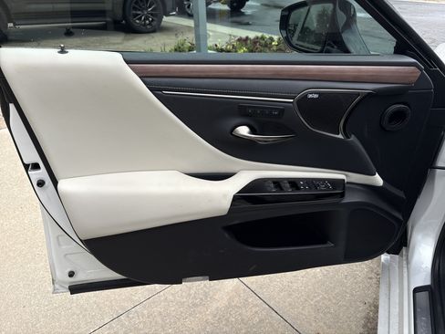 Certified 2025 Lexus ES 300h Ultra Luxury w/ Accessory Package (Z1) FWD image 14