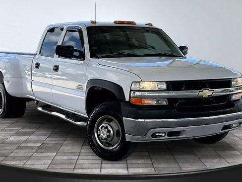 Used 2002 Chevrolet Silverado 3500 LT RWD image 3