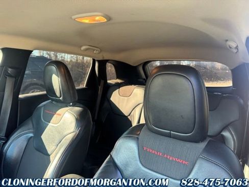 Used 2017 Jeep Cherokee Trailhawk image 24