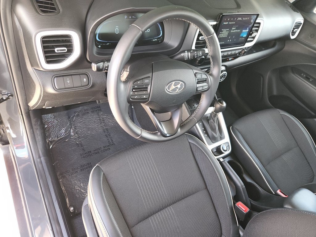 Used 2024 Hyundai Venue Limited FWD image 12