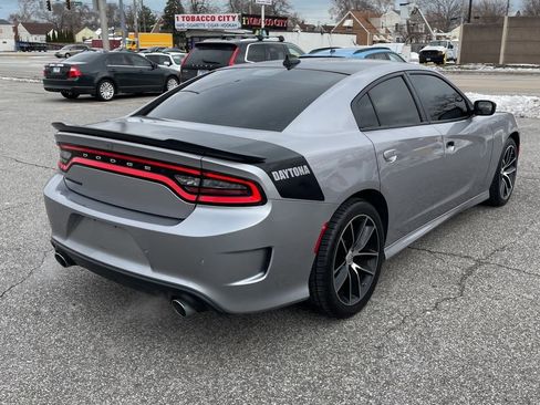 Used 2018 Dodge Charger R/T image 3