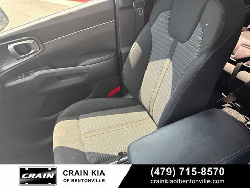 Used 2022 Kia Sorento LX AWD/4WD image 13