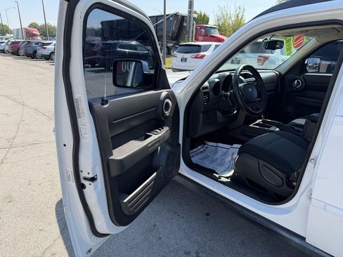 Used 2011 Dodge Nitro Heat RWD image 13