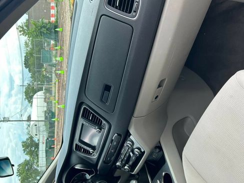 Used 2019 Kia Sedona L FWD image 29