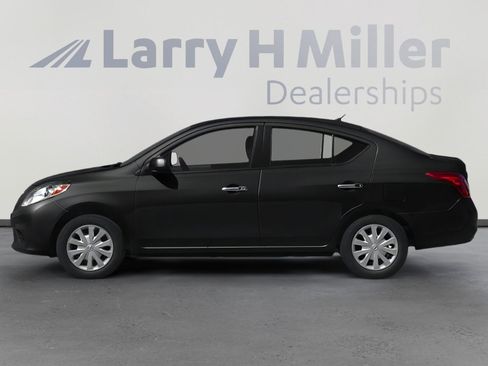 Used 2014 Nissan Versa S Plus image 3