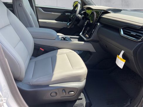 New 2025 GMC Acadia Elevation w/ Elevation Premium Package image 16