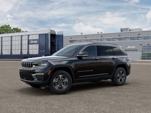 Used 2025 Jeep Grand Cherokee Limited 4xe w/ Luxury Tech Group II image 15