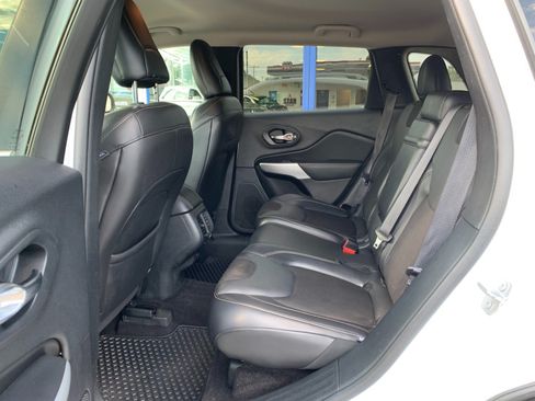 Used 2018 Jeep Cherokee Latitude Plus w/ Comfort/Convenience Group AWD/4WD image 27