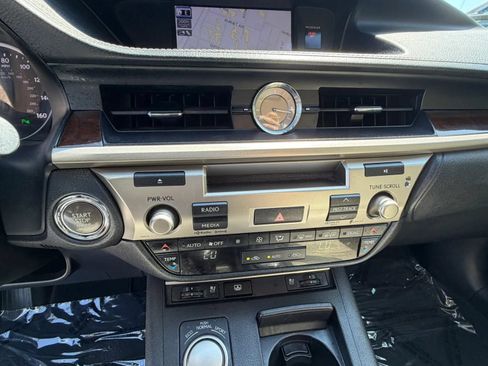 Used 2013 Lexus ES 350 w/ Luxury Pkg FWD image 21