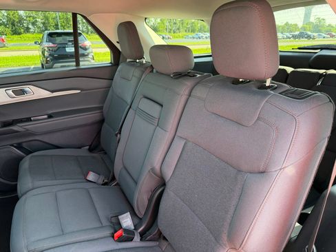 Used 2025 Ford Explorer Active AWD/4WD image 14