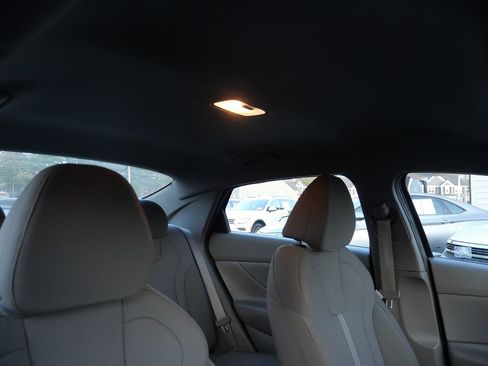 Used 2021 Hyundai Elantra SE image 16