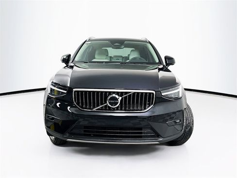 Used 2025 Volvo XC40 B5 Ultra w/ Protection Package image 5