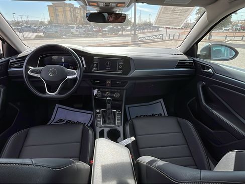 Used 2024 Volkswagen Jetta SE image 25