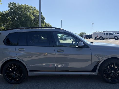 Used 2025 BMW X7 xDrive40i w/ M Sport Package AWD/4WD image 11