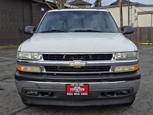 Used 2005 Chevrolet Suburban LS w/ Preferred Equipment Group image 2