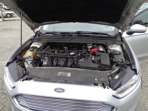 Used 2016 Ford Fusion SE FWD image 29