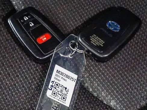 Certified 2021 Toyota Prius LE w/ Carpet Mat Package (TMS) image 30