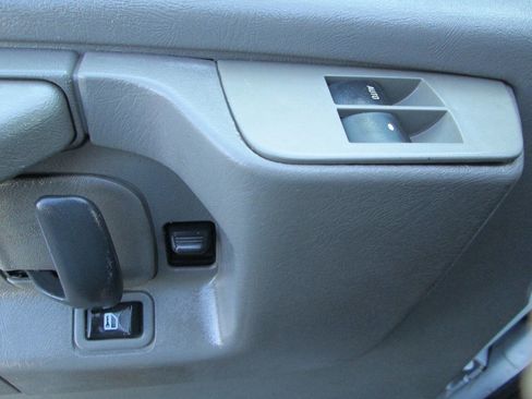 Used 2014 Chevrolet Express 2500 image 6