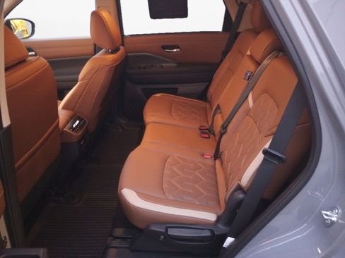 Used 2026 Nissan Pathfinder Platinum w/ Cargo Package image 13