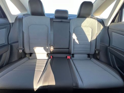 Used 2025 Volkswagen Jetta SE image 37