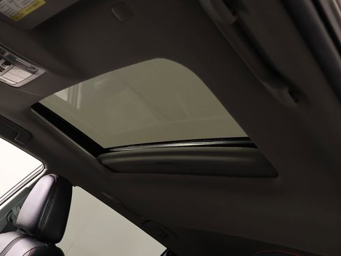 Used 2019 Toyota Highlander SE image 16