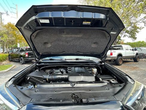 Used 2019 Toyota 4Runner SR5 RWD image 33