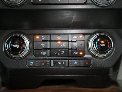 Used 2020 Ford F150 Lariat w/ Equipment Group 502A Luxury image 26