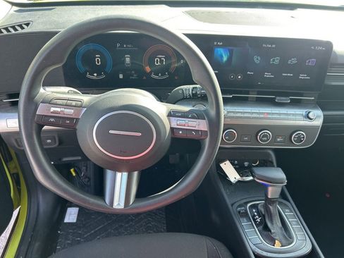 Used 2024 Hyundai Kona SE image 13