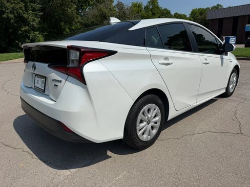 Used 2021 Toyota Prius L Eco FWD image 5