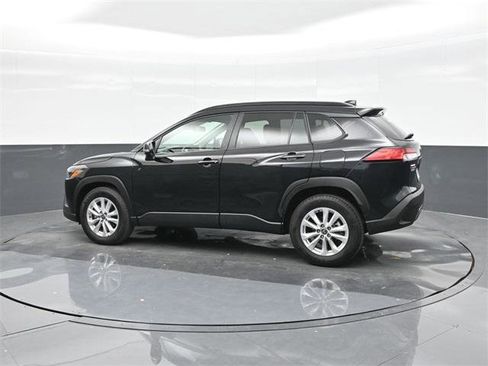 Certified 2025 Toyota Corolla Cross LE image 5