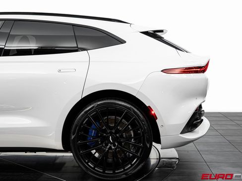 Used 2022 Aston Martin DBX image 13