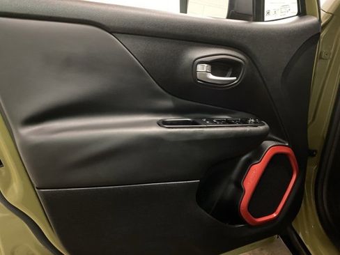 Used 2015 Jeep Renegade Trailhawk w/ Premium Leather Group image 30