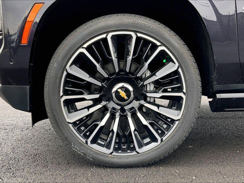 New 2026 Chevrolet Suburban High Country AWD/4WD image 11