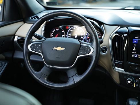 Used 2022 Chevrolet Traverse Premier image 17