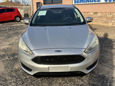 Used 2016 Ford Focus SE image 4