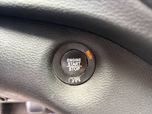 Used 2019 Jeep Cherokee Limited AWD/4WD image 12