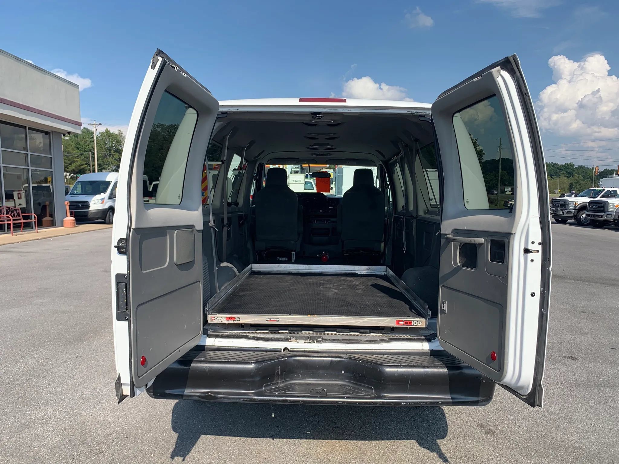 Used 2011 Ford E-350 and Econoline 350 XL w/ Interior Upgrade Pkg RWD image 29