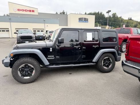 Used 2015 Jeep Wrangler Unlimited Sport AWD/4WD image 3