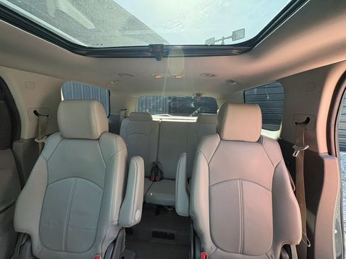 Used 2015 GMC Acadia SLT FWD image 16